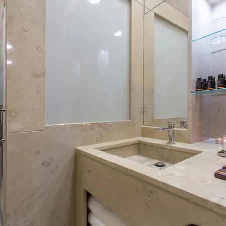 Heart Of Alfama - Historic Tiny House Лиссабон